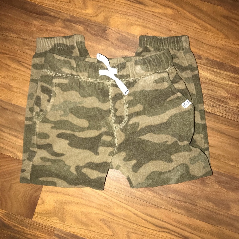 Carter’s camo fleece pants. EUC!